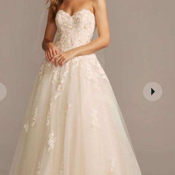 NEVER USED BRAND NEW WEDDING DRESS - Picture 2 of 6